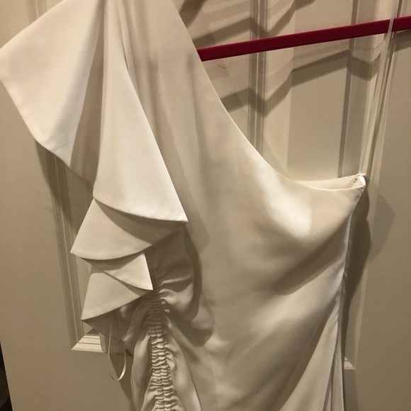 Beautiful white dress **sleeve has been removed** - Picture 5 of 8